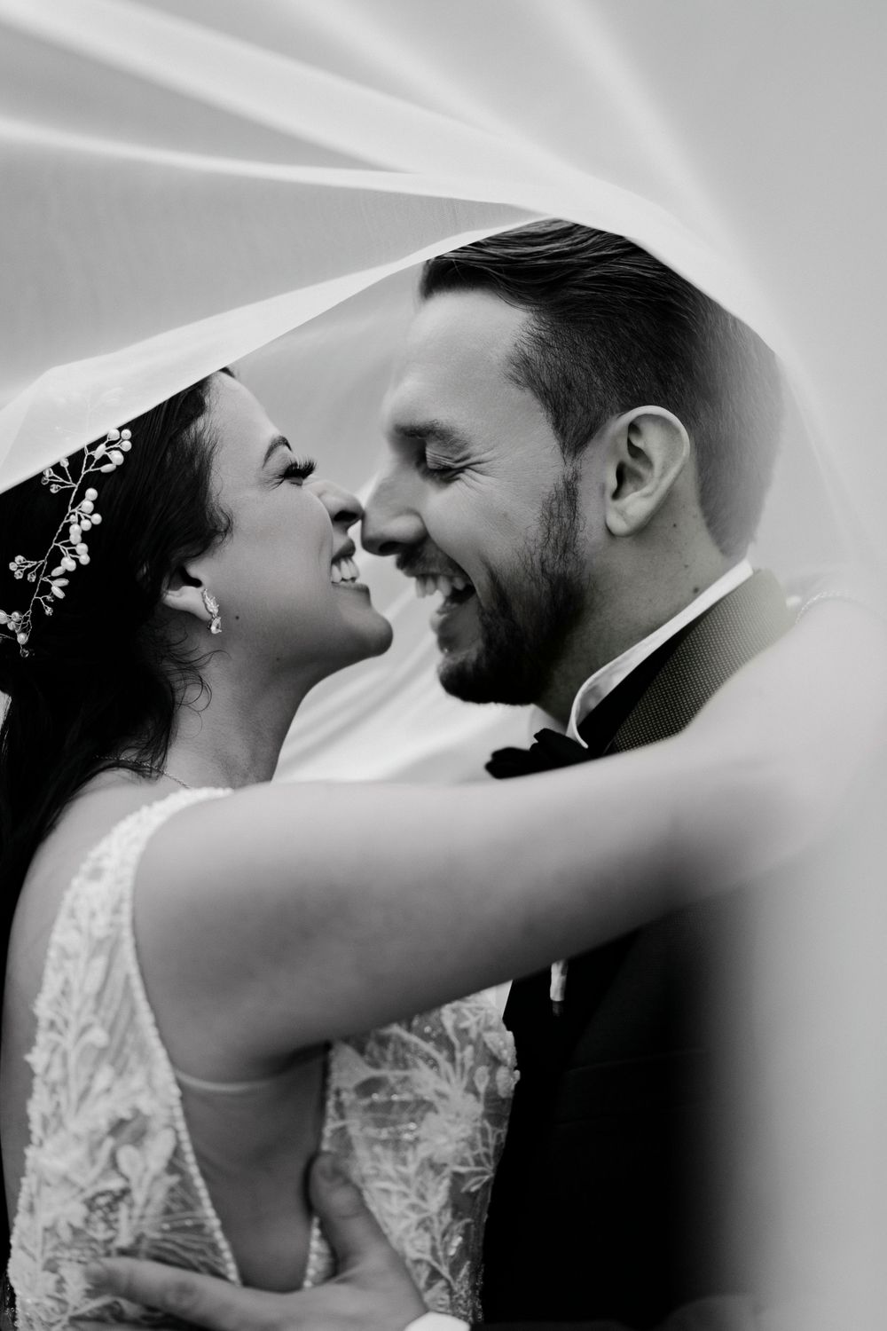 Pareja bajo el velo fotografiada por Norkevin Photo